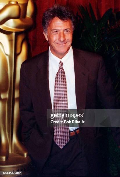 Dustin Hoffman arrives at the Oscar Luncheon for Oscar nominees, March 9, 1998 in Beverly Hills, California.