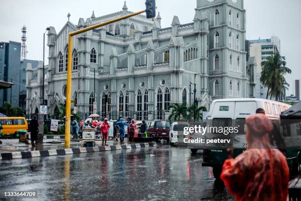 rainy day in african city - lagos, nigeria - lagos nigeriaanse staat stockfoto's en -beelden