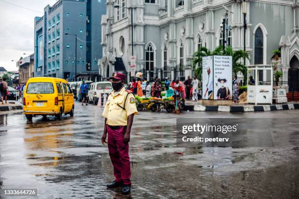 rainy day in african city - lagos, nigeria - lagos nigeriaanse staat stockfoto's en -beelden