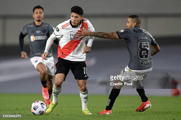 Jorge Carrascal of River Plate fights for the ball with Jair of Atletico MG during a quarter final first leg match between River Plate and Atletico...