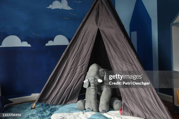 a young boy's room. - elephant at home stockfoto's en -beelden