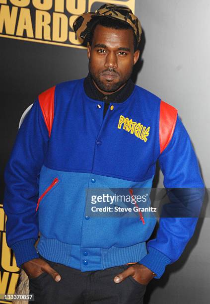 Musician Kanye West arrives at the 2008 American Music Awards at the Nokia Theatre on November 23, 2008 in Los Angeles, California.