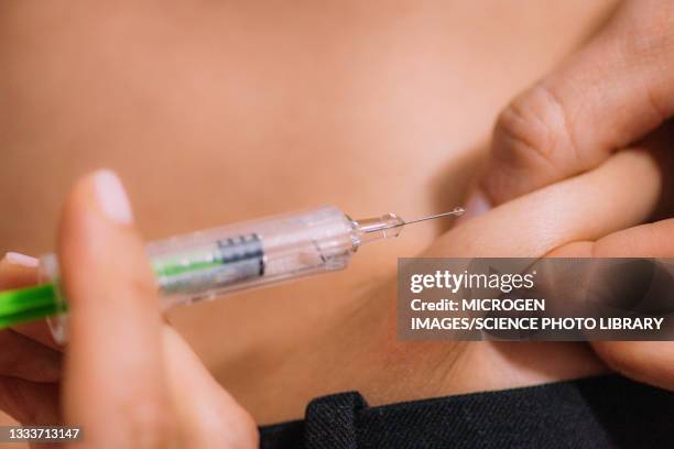 anticoagulant injection - injecting foto e immagini stock