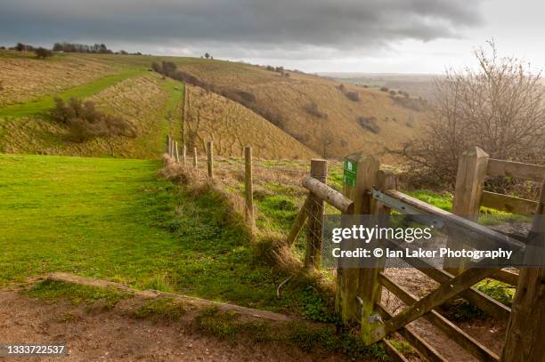 wye and crundale downs, kent, england, uk. 14 december 2020. view above the devil's kneading trough. - ashford kent stock pictures, royalty-free photos & images