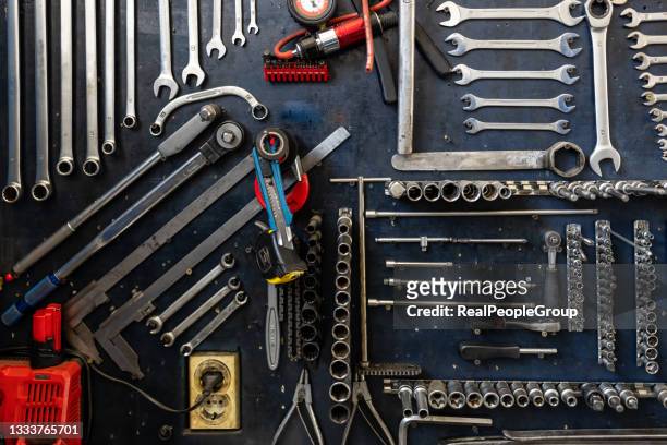 photo of a mechanic tools in workshop. - car repair stockfoto's en -beelden