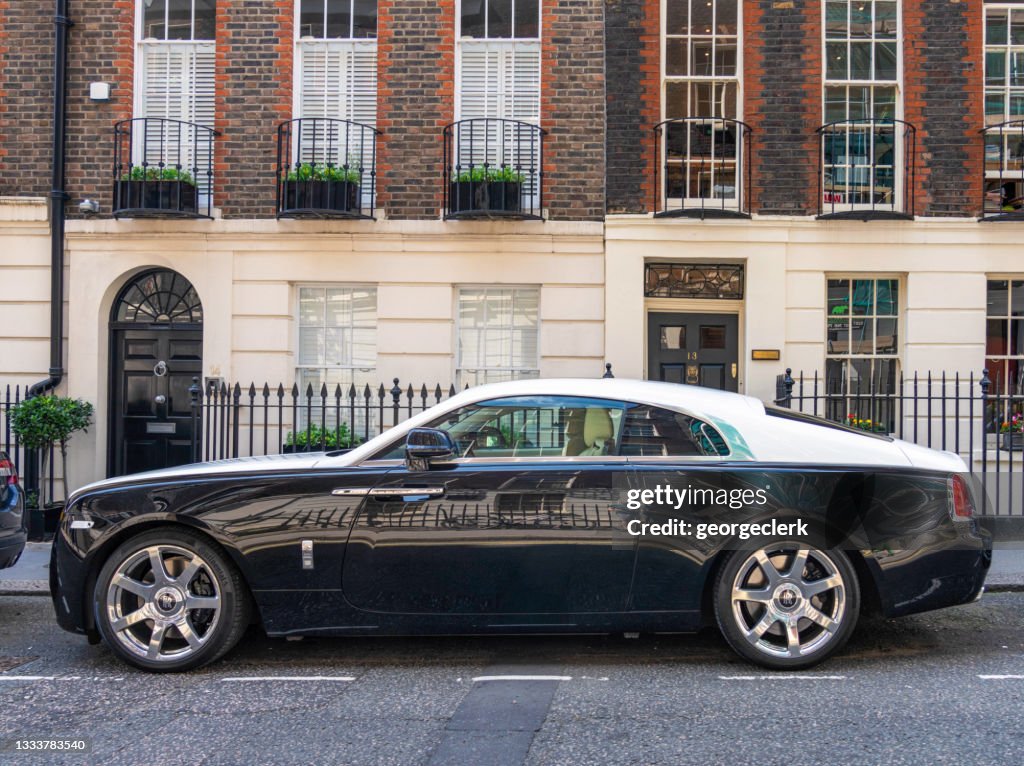 Rolls Royce Wraith on London Street