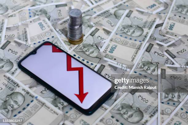 indian currency rupees and down bar chart - india economy stockfoto's en -beelden