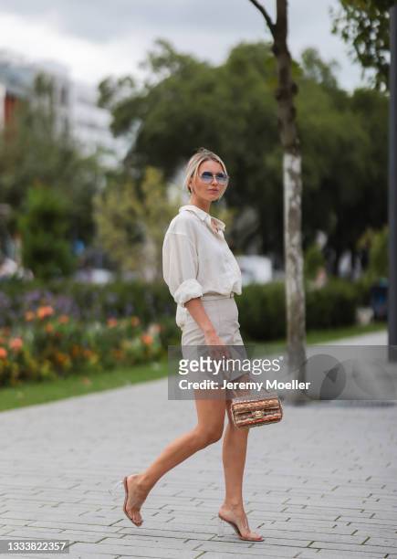 Scarlett Gartmann wearing Zara heels, Mister Spex shades, Chanel bag,...  News Photo - Getty Images