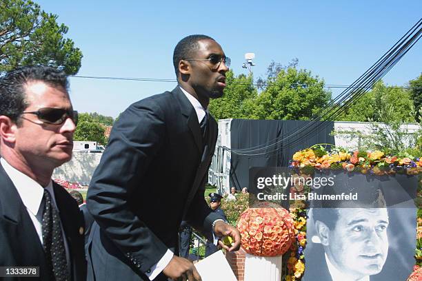 Los Angeles Laker, Kobe Bryant arrives at the Chick Hearn memorial ceremony on August 9, 2002 at St. Martin of Tours Church in Brentwood, California....