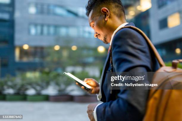 On Phone Rushing 3,671 Metropolitan Area Commuter System Stock Photos, High-Res Pictures ...