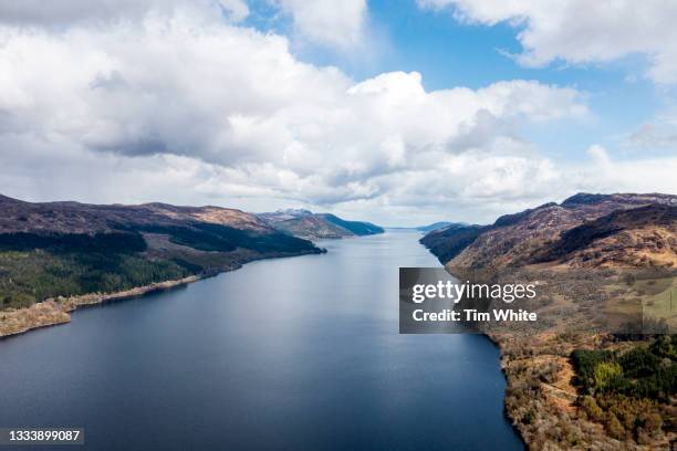 scottish highlands, scotland, uk - monstruo del lago ness fotografías e imágenes de stock