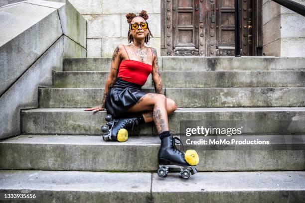 portrait of young female rollerskater in urban area - tatouage stockfoto's en -beelden