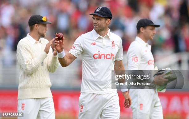 England bowler James Anderson acknowledges the applause as he leaves the field after taking 5 wickets on Ruth Strauss Foundation Day during day two...