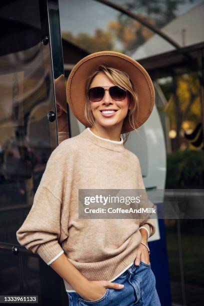 beautiful woman - a woman wear hat and sunglasses stock pictures, royalty-free photos & images