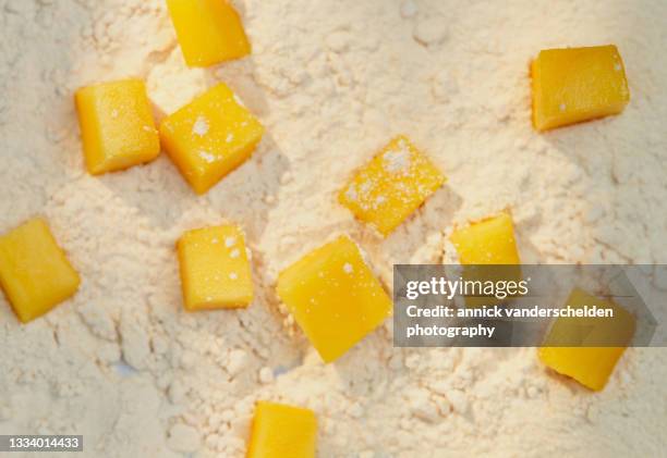 mango and mango powder - mango pieces ストックフォトと画像