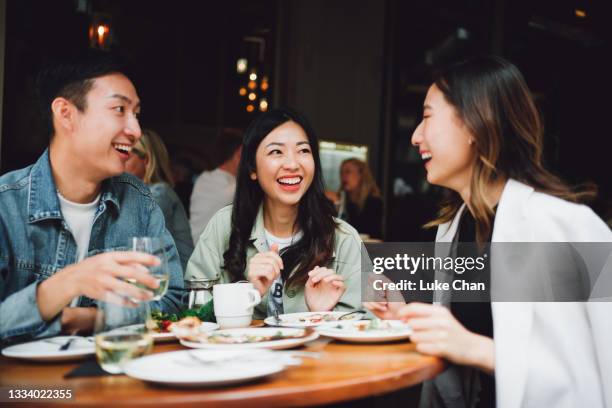 fun lunch gathering - business lunch outside stock pictures, royalty-free photos & images