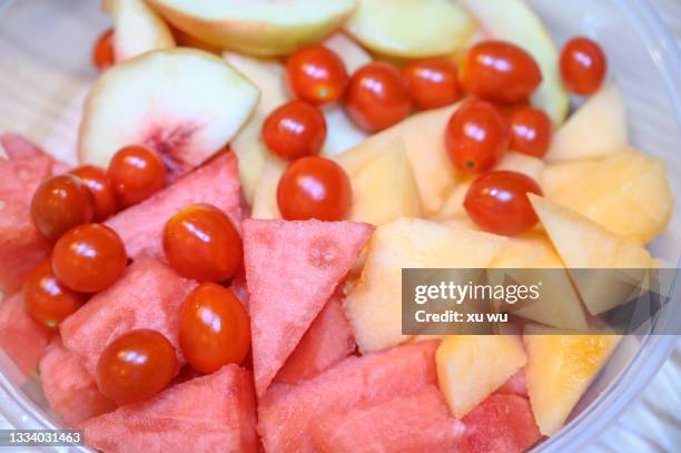 fruit platter, cantaloupe, watermelon - gladde meloen stockfoto's en -beelden