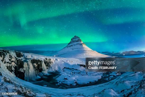 northern lights at mount kirkjufell, iceland - iceland waterfall stock-fotos und bilder