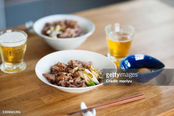 sukiyaki rice bowl - sukiyaki stock-fotos und bilder