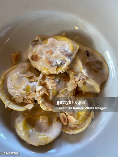 cappellacci - galerida cristata stock pictures, royalty-free photos & images