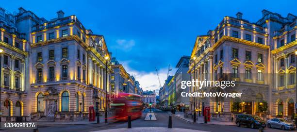 london st james's red bus telephone box picadilly panorama illuminated - picadilly circus stockfoto's en -beelden