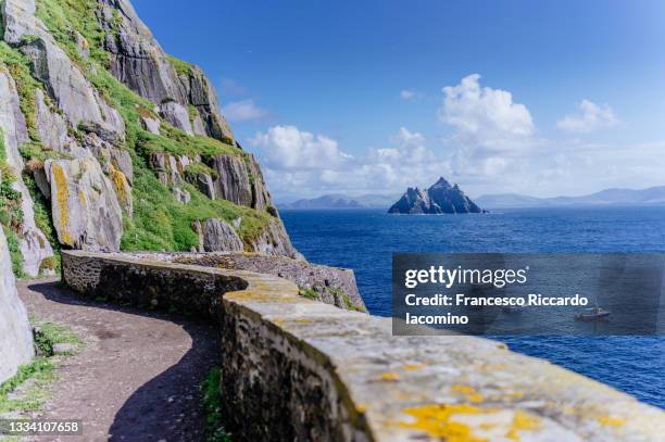 path to monastic settlement, skellig michael, county kerry, ireland - kerry ireland stock pictures, royalty-free photos & images