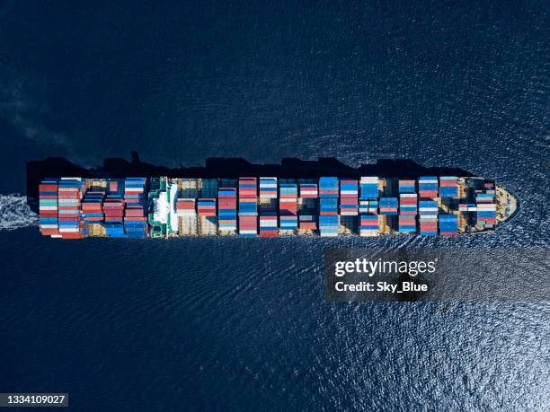 container ship from above - cargo ship stock pictures, royalty-free photos & images