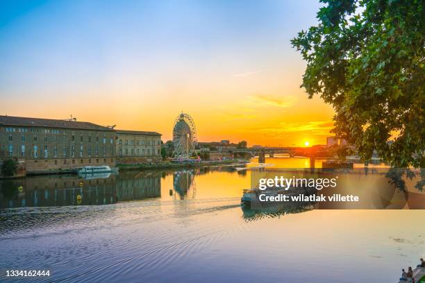 garonne river and dome de la grave in toulouse, france. - cannes boat stock pictures, royalty-free photos & images