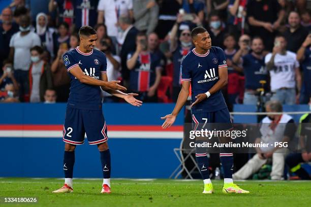 Achraf Hakimi of Paris Saint-Germain congratulates teammate Kylian Mbappe reacts after scoring during the Ligue 1 Uber Eats match between Paris Saint...