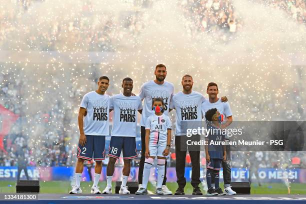 Achraf Hakimi, Gini Wijnaldum, Gianluigi Donnarumma, Sergio Ramos and Lionel Messi pose during their introduction before the Ligue 1 Uber Eats match...