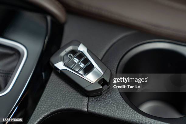 close-focus of a remote control key of a modern car - car key 個照片及圖片檔