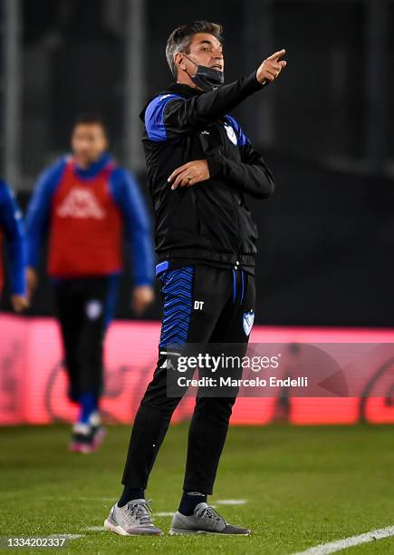 Mauricio Pellegrino coach of Velez Sarsfield gestures during a match between River Plate and Velez Sarsfield as part of Torneo Liga Profesional 2021...