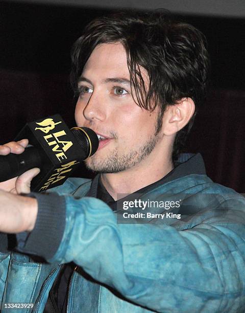 Jackson Rathbone Hit 53 Jackson Rathbone Surprises Fans At The Twilight Saga Breaking Dawn ...
