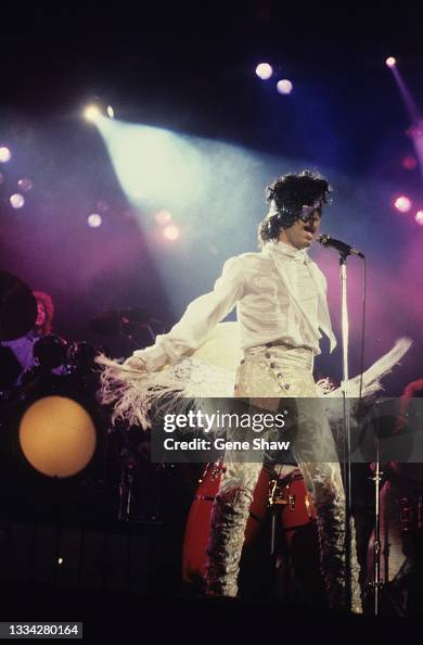 Prince Rnb American R&B, Rock, and Pop musician Prince performs onstage at the ...