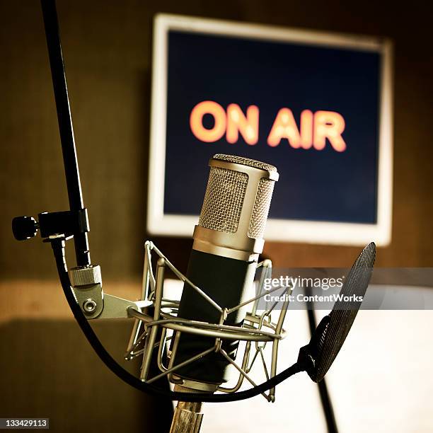 media: on air - on air microphone stock pictures, royalty-free photos & images