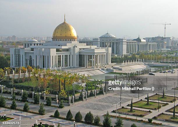 presidential palace in ashgabat - ashgabat imagens e fotografias de stock