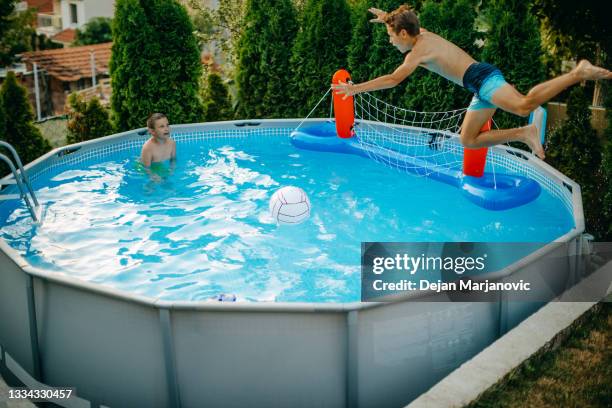 Circle Swimming Pool Photos and Premium High Res Pictures - Getty Images