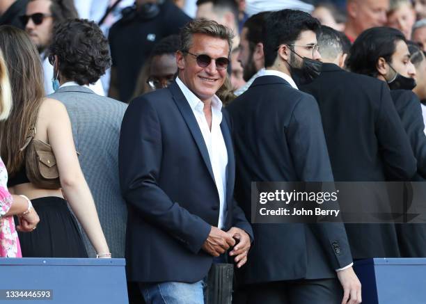 Benjamin Castaldi attends the Ligue 1 match between Paris Saint Germain and RC Strasbourg Alsace at Parc des Princes stadium on August 14, 2021 in...