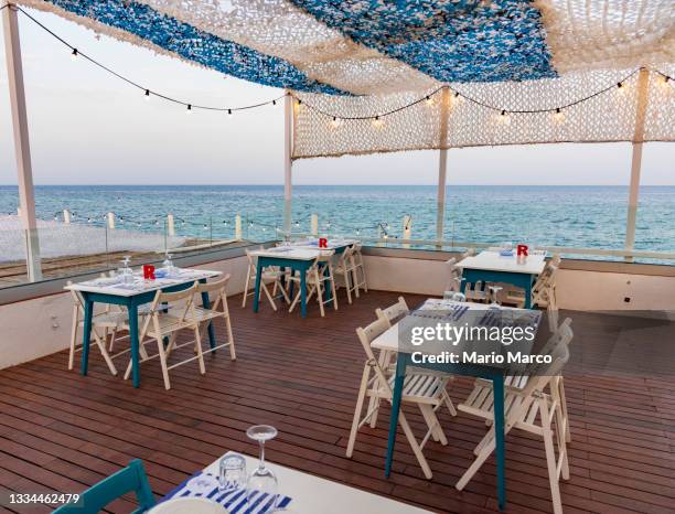 eating in front of the sea - cafe at beach bildbanksfoton och bilder