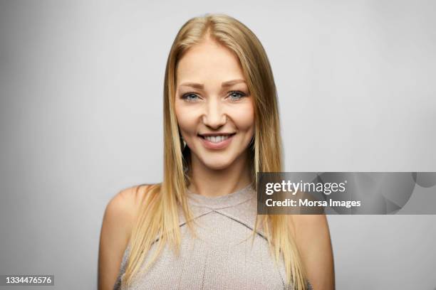 beautiful latin american woman against white background - osteuropäischer abstammung stock-fotos und bilder