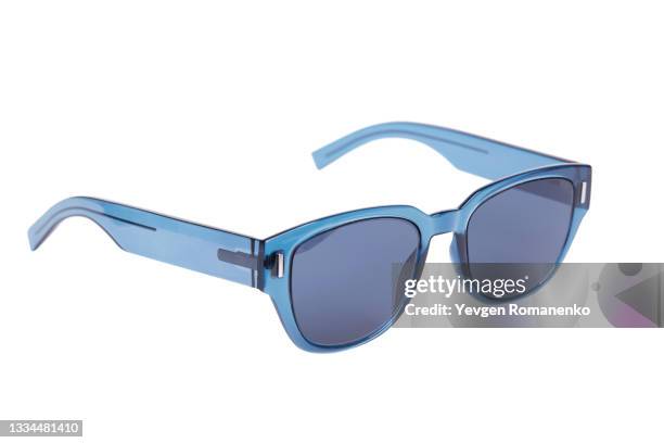 blue sunglasses isolated on white background - brille freisteller stock-fotos und bilder