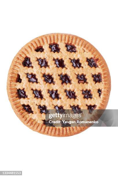 raspberry pie isolated on white background - crostata di frutta foto e immagini stock