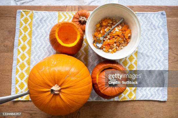 carving pumpkins - fries stockfoto's en -beelden