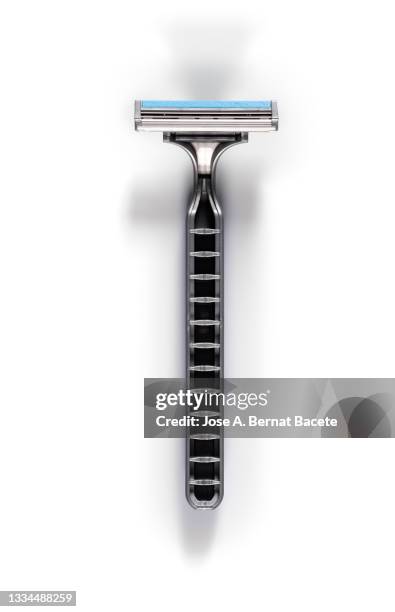 close-up of razor blade on white background. - lâmina de barbear imagens e fotografias de stock