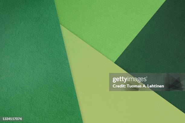 set of green papers in abstract geometric pattern. - green background stock-fotos und bilder