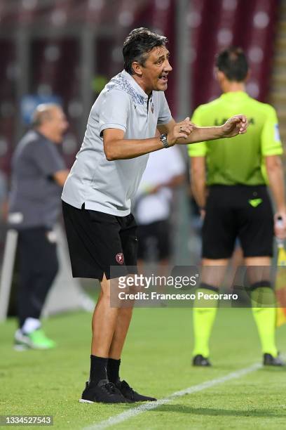 Alfredo Aglietti Reggina Calcio coach gestures during the Coppa Italia match between US Salernitana and Reggina Calcio at Stadio Arechi on August 14,...