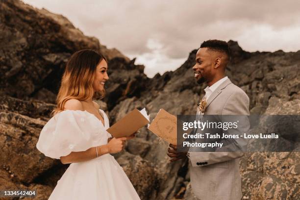 elopement wedding - outdoor wedding ceremony vows stock pictures, royalty-free photos & images