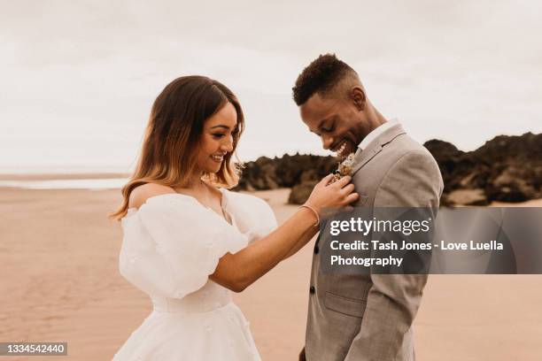 elopement wedding - african americans getting married stock pictures, royalty-free photos & images