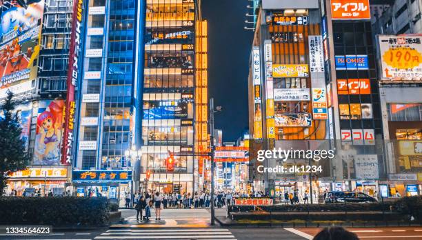 kabukicho red-light district in shinjuku at night - red light district 個照片及圖片檔