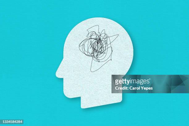 paper head with confusion,problems concept - adhd stockfoto's en -beelden